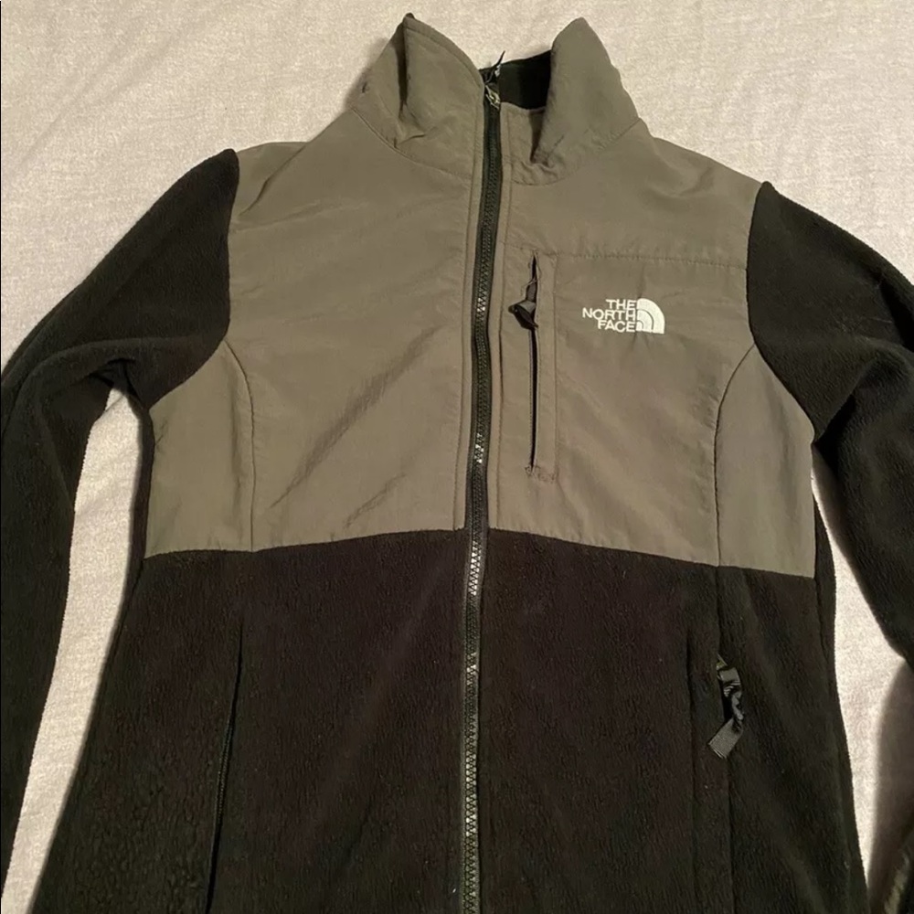 Women north face fleece jacket